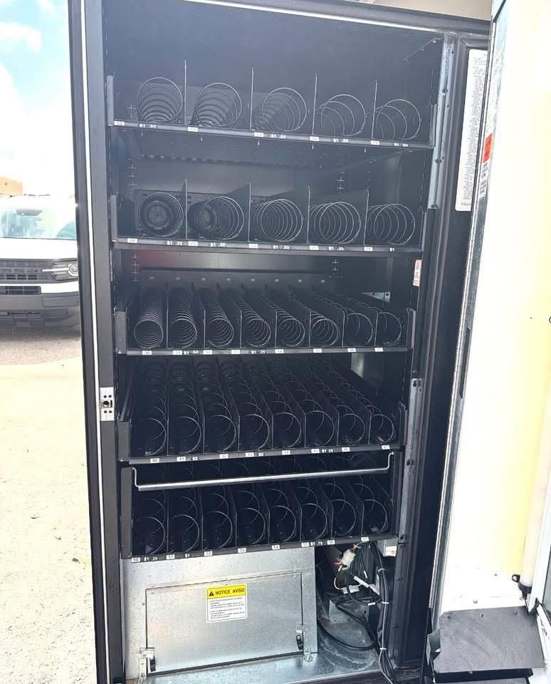 Compact Snack Machine