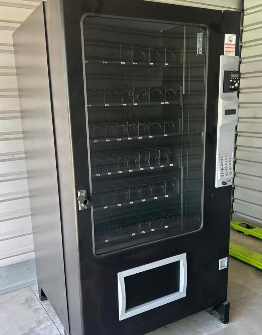 High-Capacity Snack Machine