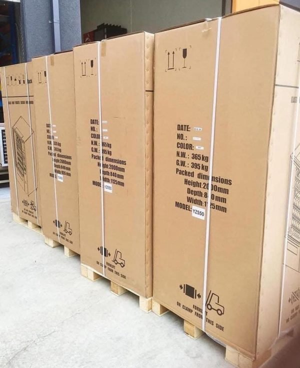 New Boxed Vending Machine YZ550